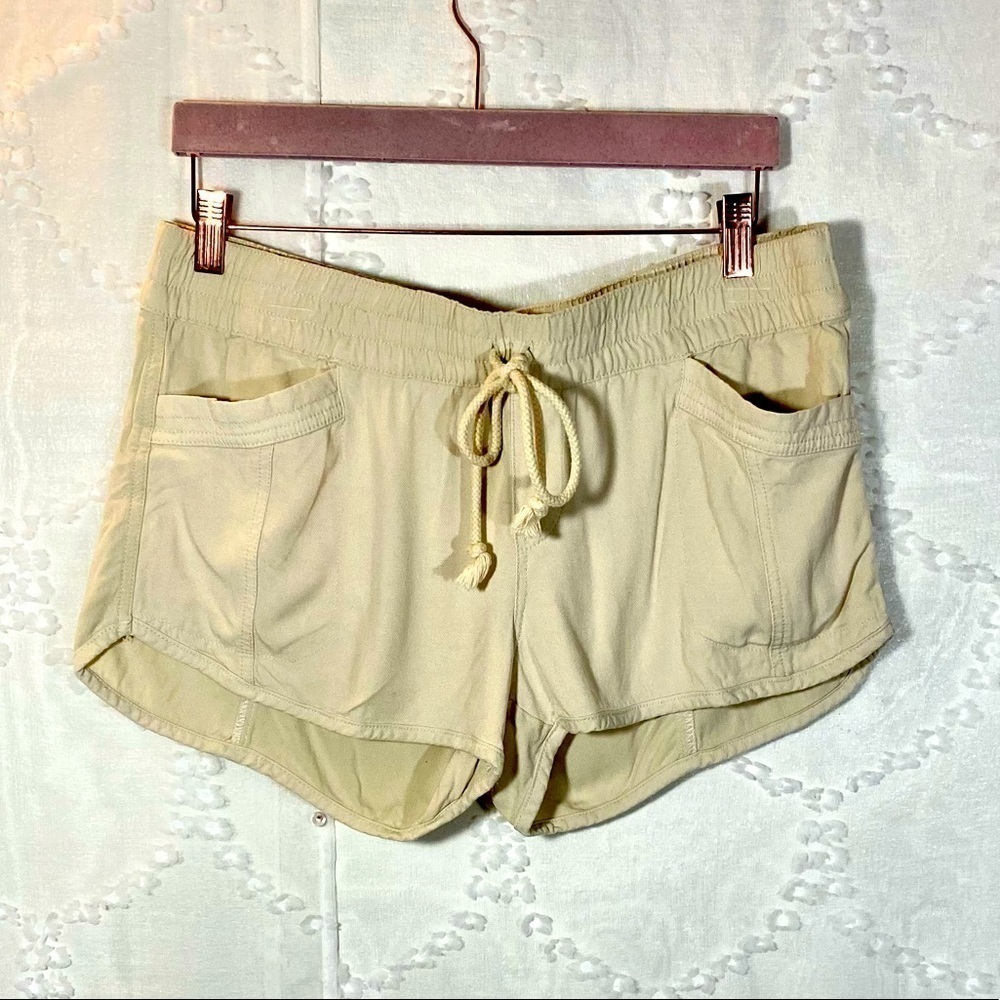 Arizona jeans linen tan dolphin shorts size L